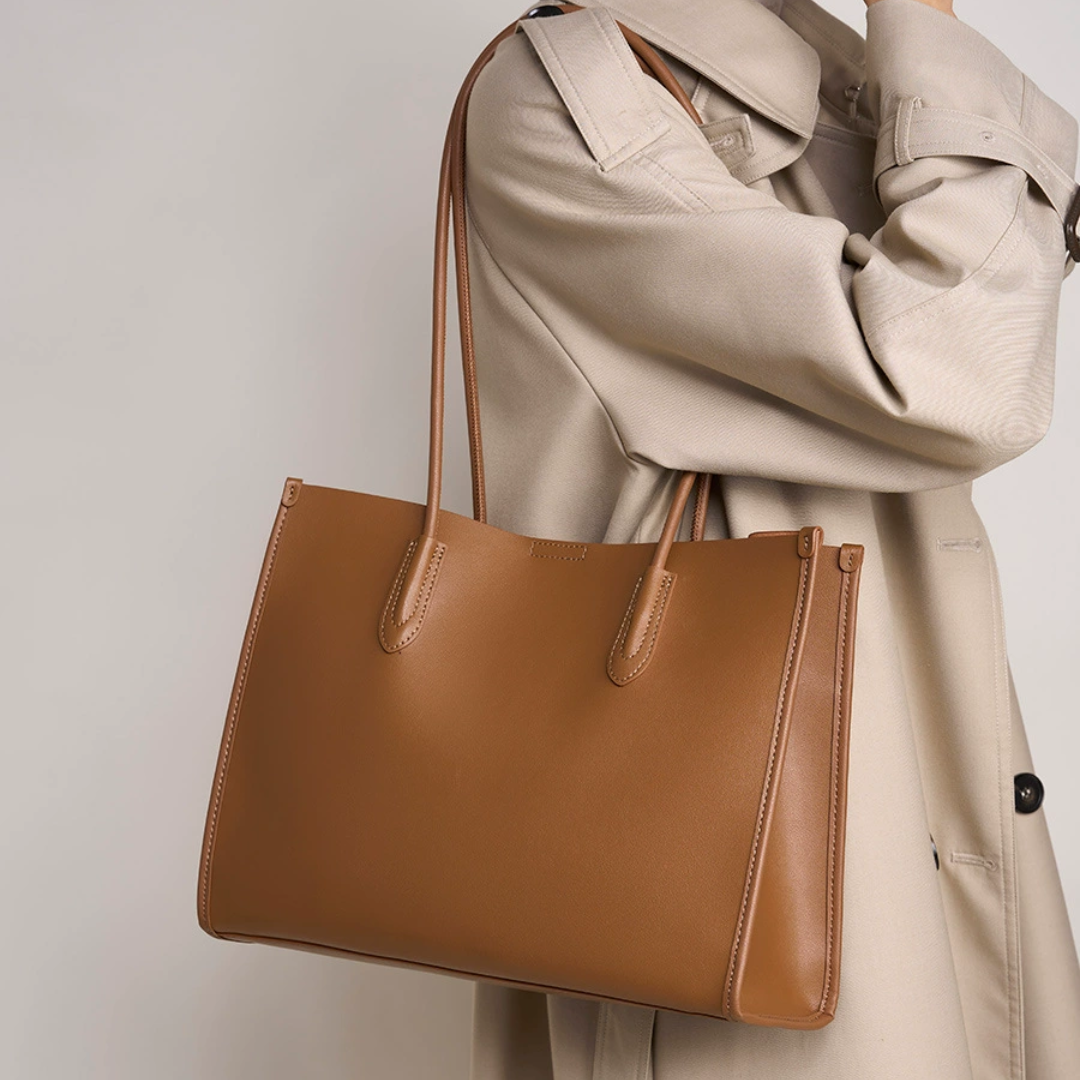 Velanci Hearth Lark Handbag: Elegance Redefined