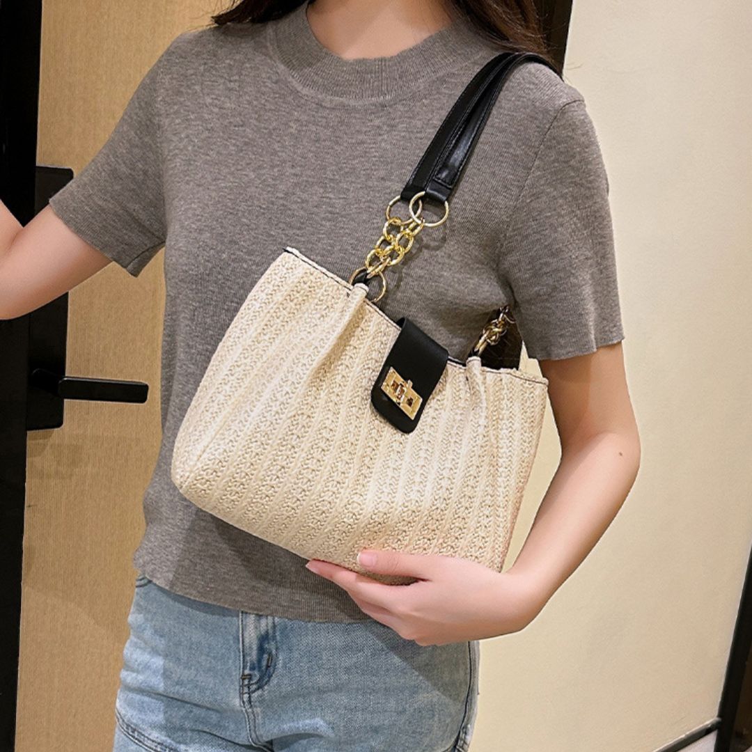 Éclat de Minuit Leather Handbag