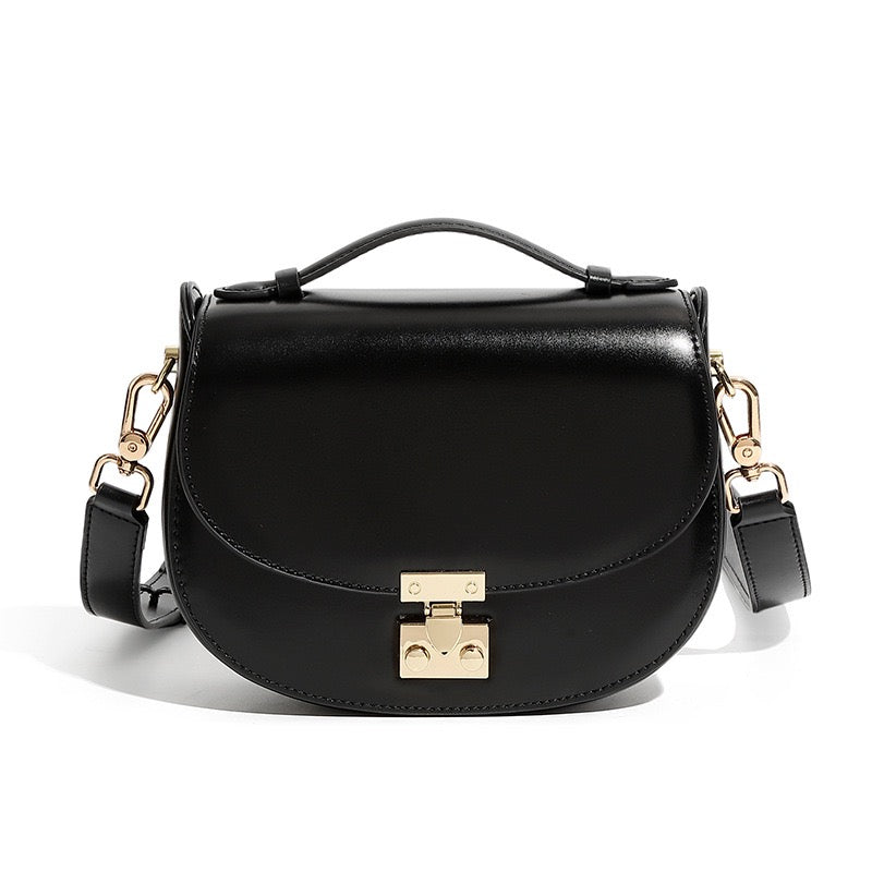 Sophisticated Leather Saddle Bag – Elegant Everyday Companion