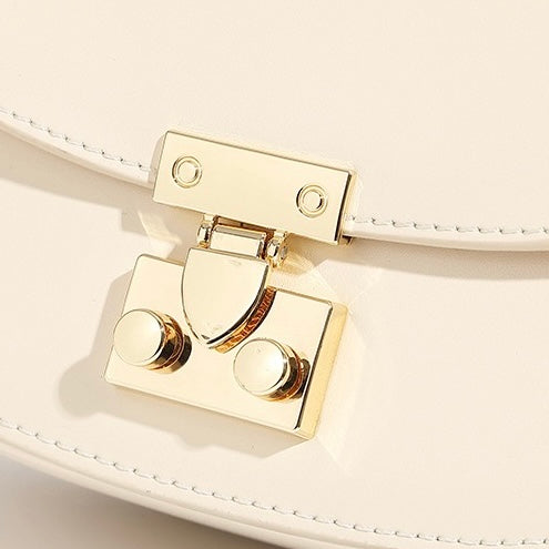 Sophisticated Leather Saddle Bag – Elegant Everyday Companion