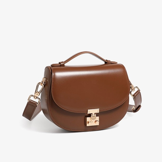 Sophisticated Leather Saddle Bag – Elegant Everyday Companion