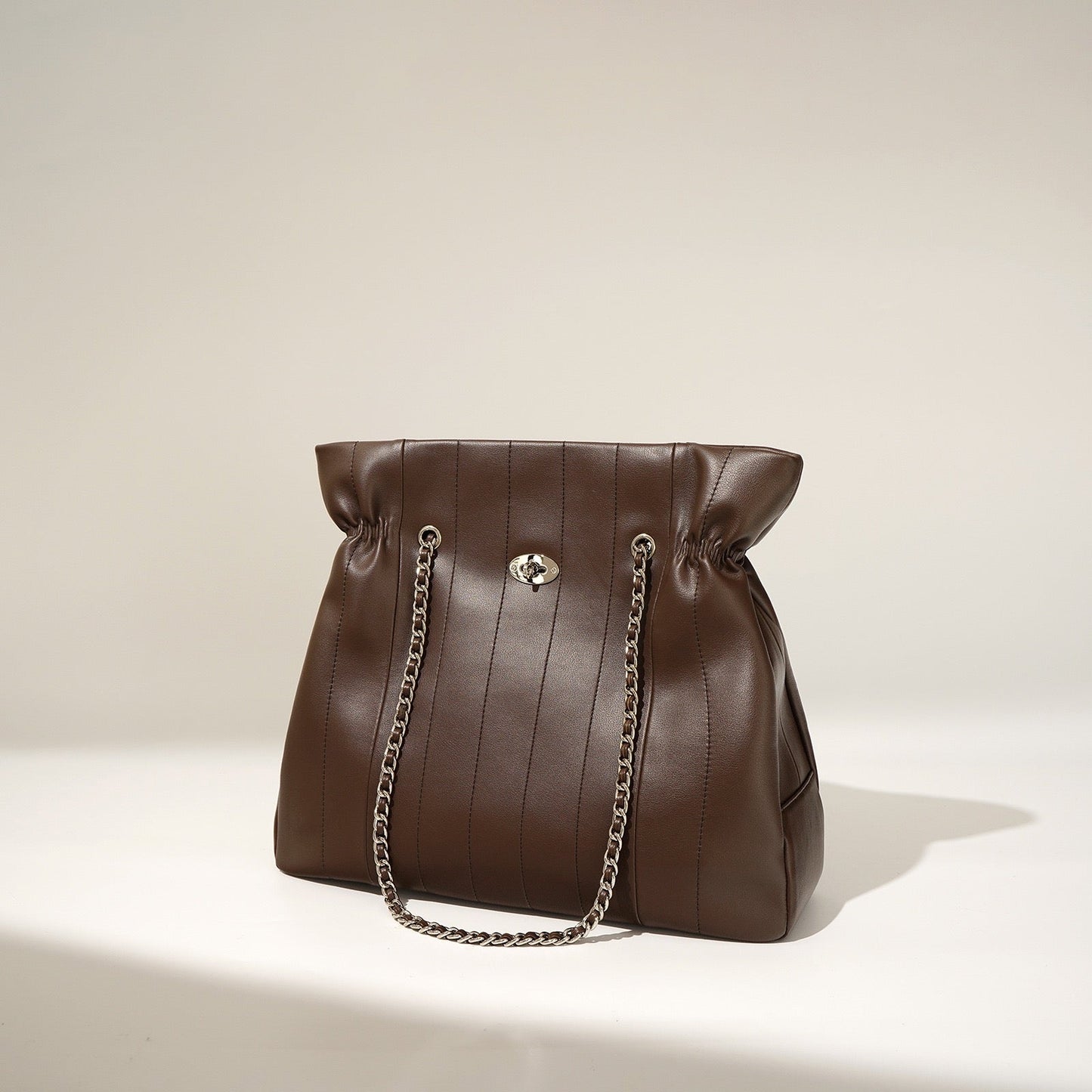 Elegant Leather Chain Shoulder Bag with Ample Space