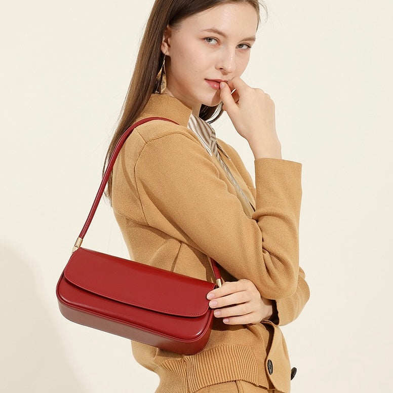 Elevate Your Everyday: Women’s Luxury Leather Minimalist Saddle Tote 2025
