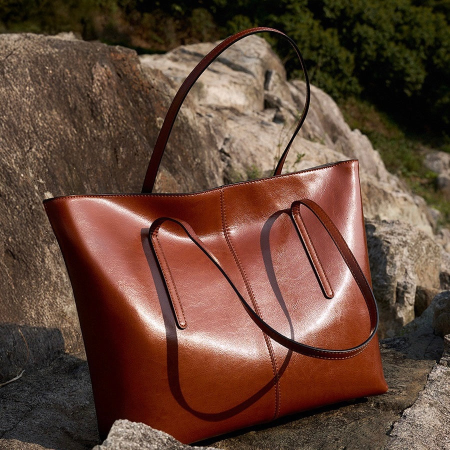Genuine Leather Large Tote Shoulder Bag – Elegance for Everyday Commuting