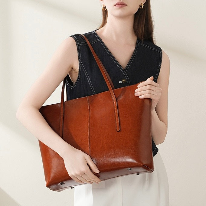 Genuine Leather Large Tote Shoulder Bag – Elegance for Everyday Commuting