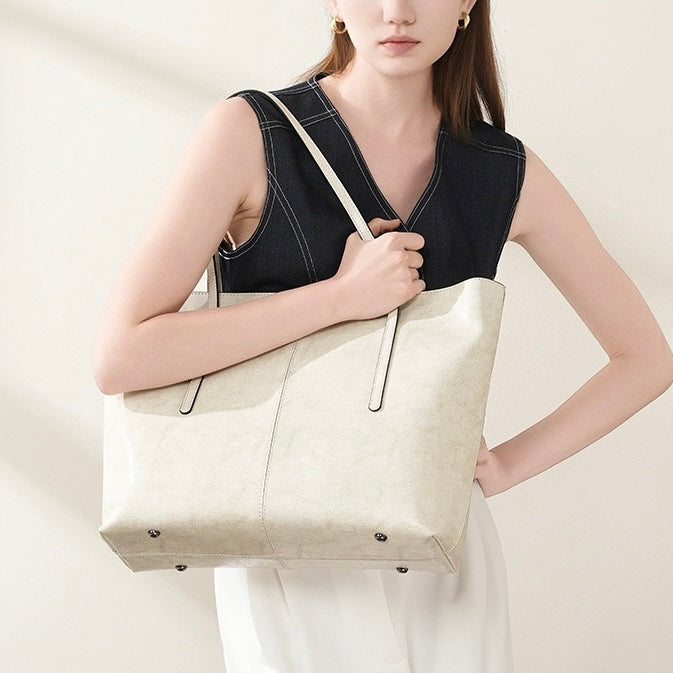 Genuine Leather Large Tote Shoulder Bag – Elegance for Everyday Commuting