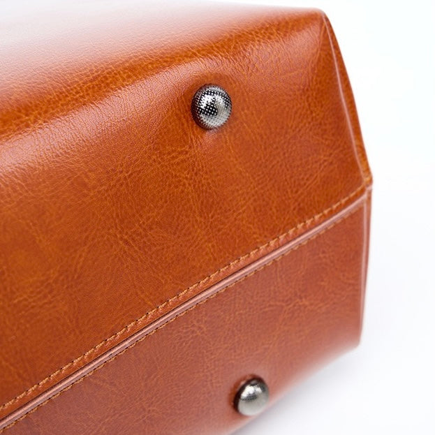 Genuine Leather Large Tote Shoulder Bag – Elegance for Everyday Commuting