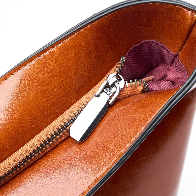 Genuine Leather Large Tote Shoulder Bag – Elegance for Everyday Commuting
