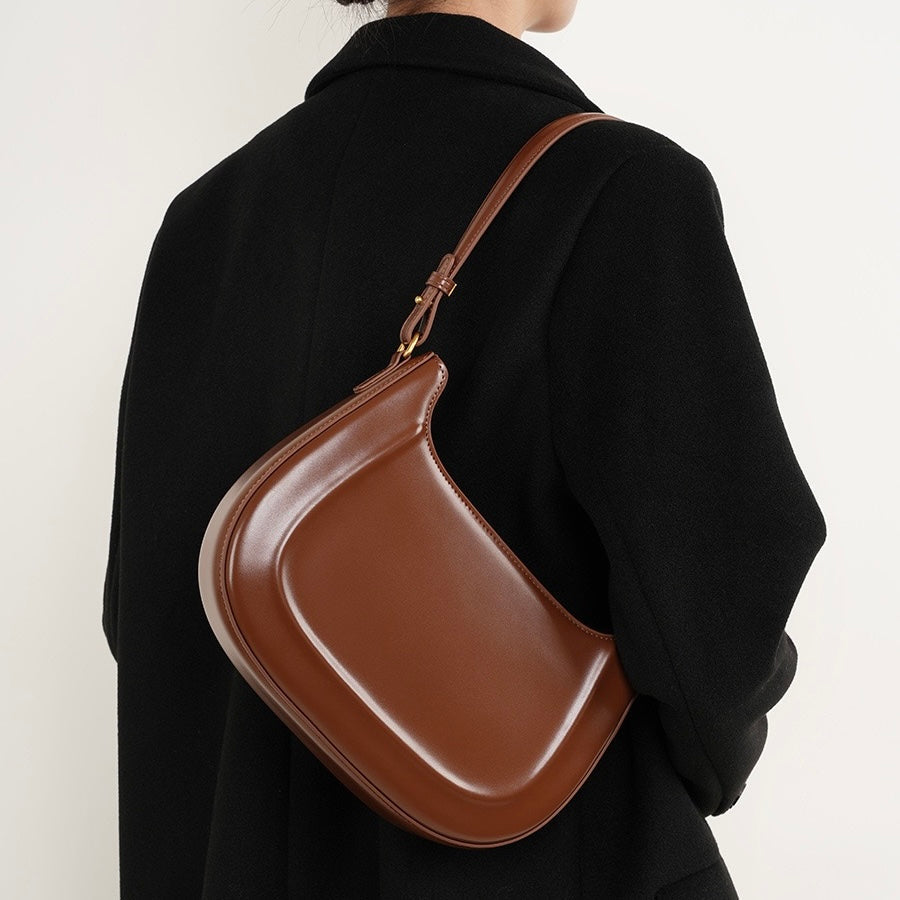Vintage Leather Saddle Crossbody Bag for the Elegant Woman