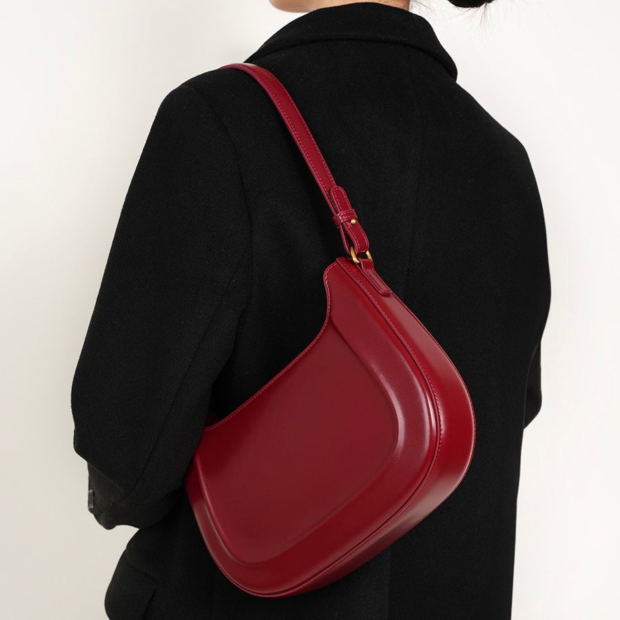Vintage Leather Saddle Crossbody Bag for the Elegant Woman