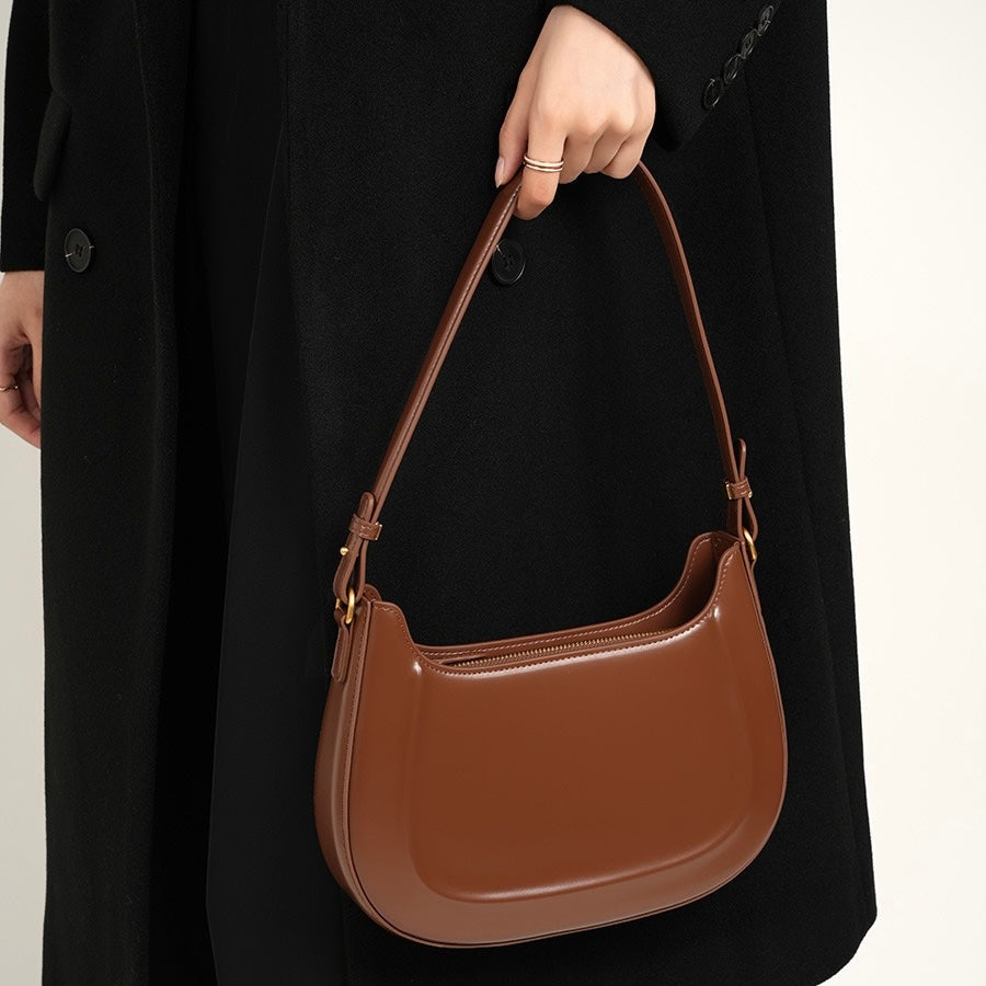 Vintage Leather Saddle Crossbody Bag for the Elegant Woman