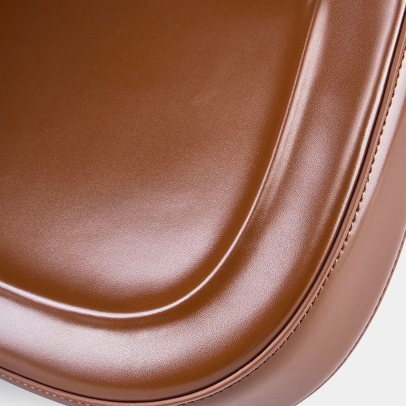 Vintage Leather Saddle Crossbody Bag for the Elegant Woman