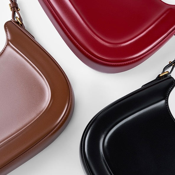 Vintage Leather Saddle Crossbody Bag for the Elegant Woman