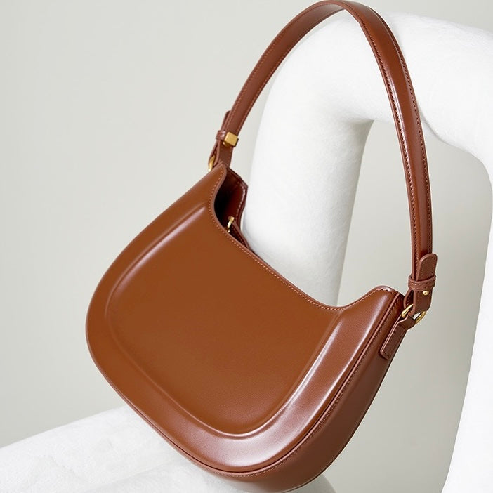 Vintage Leather Saddle Crossbody Bag for the Elegant Woman