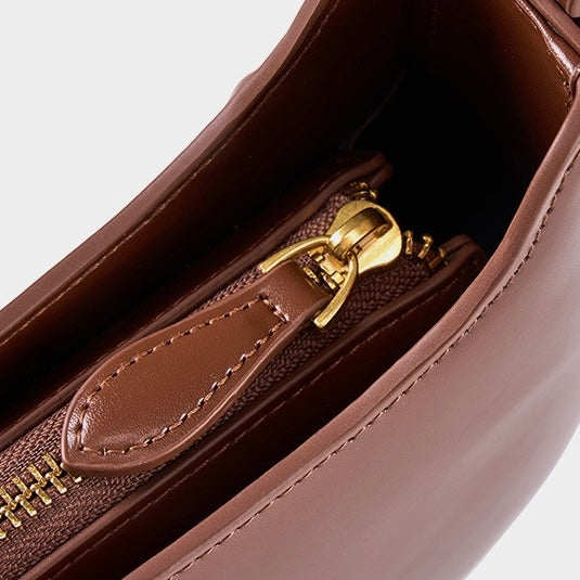 Vintage Leather Saddle Crossbody Bag for the Elegant Woman