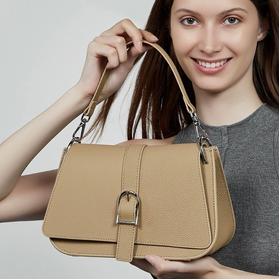 Exquisite Minimalist Leather Saddle Bag for Elegant Commuting