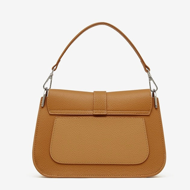 Exquisite Minimalist Leather Saddle Bag for Elegant Commuting