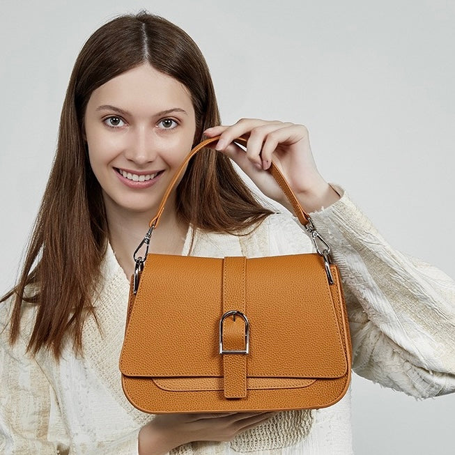 Exquisite Minimalist Leather Saddle Bag for Elegant Commuting