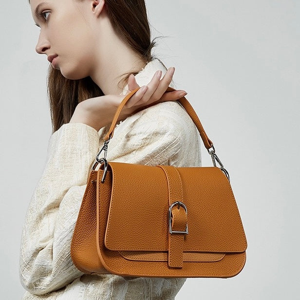 Exquisite Minimalist Leather Saddle Bag for Elegant Commuting