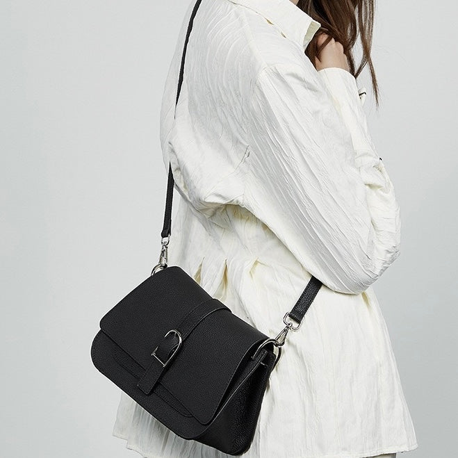 Exquisite Minimalist Leather Saddle Bag for Elegant Commuting