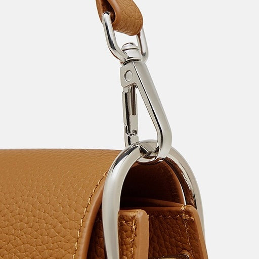 Exquisite Minimalist Leather Saddle Bag for Elegant Commuting