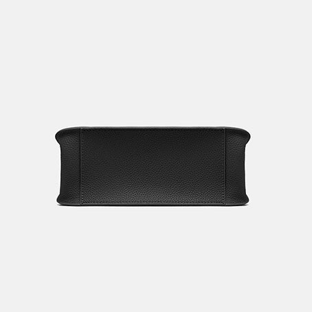 Exquisite Minimalist Leather Saddle Bag for Elegant Commuting