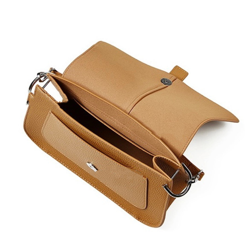 Exquisite Minimalist Leather Saddle Bag for Elegant Commuting