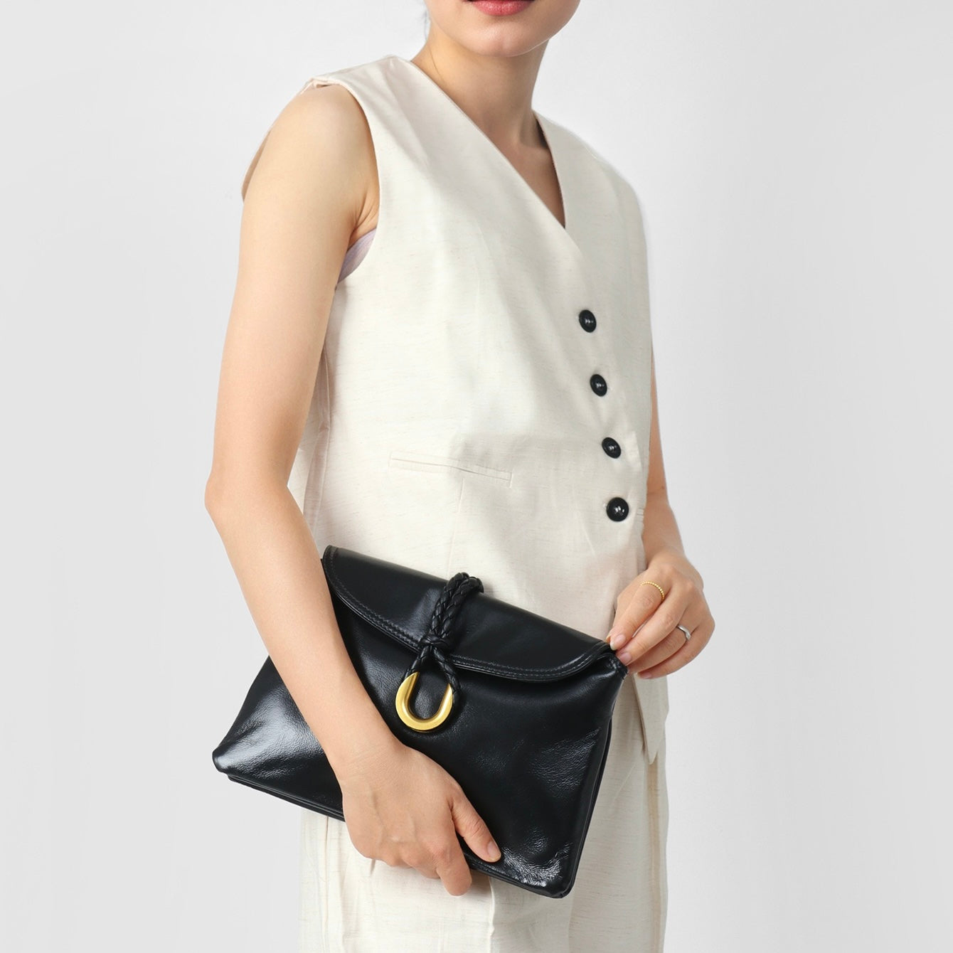 Elegant Braided Leather Crossbody Bag