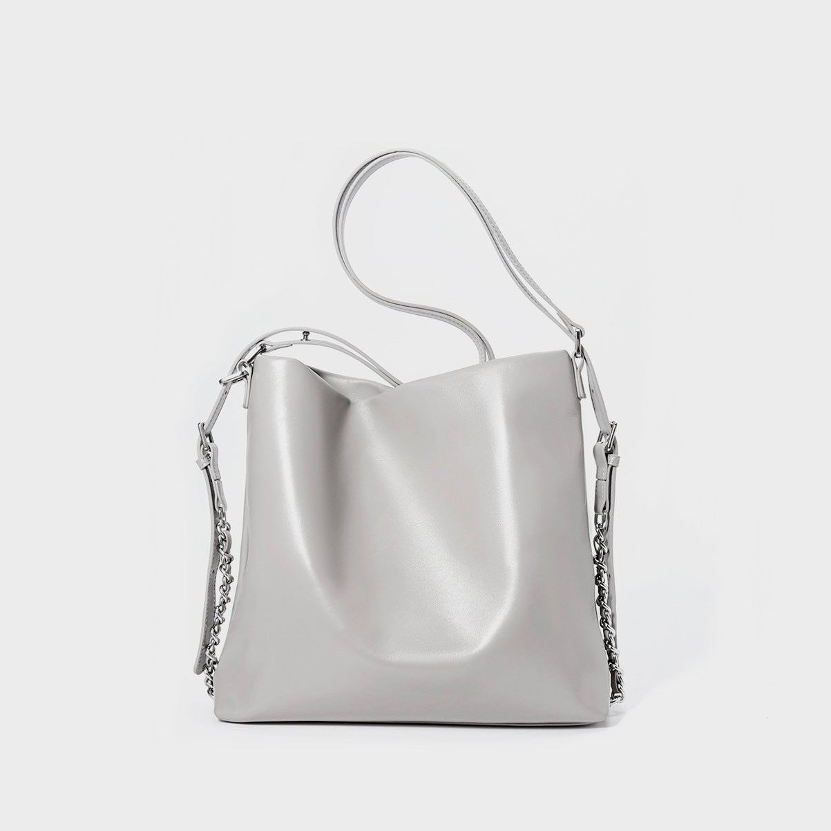 Sleek Leather Chain-Strap Bucket Bag for Urban Elegance