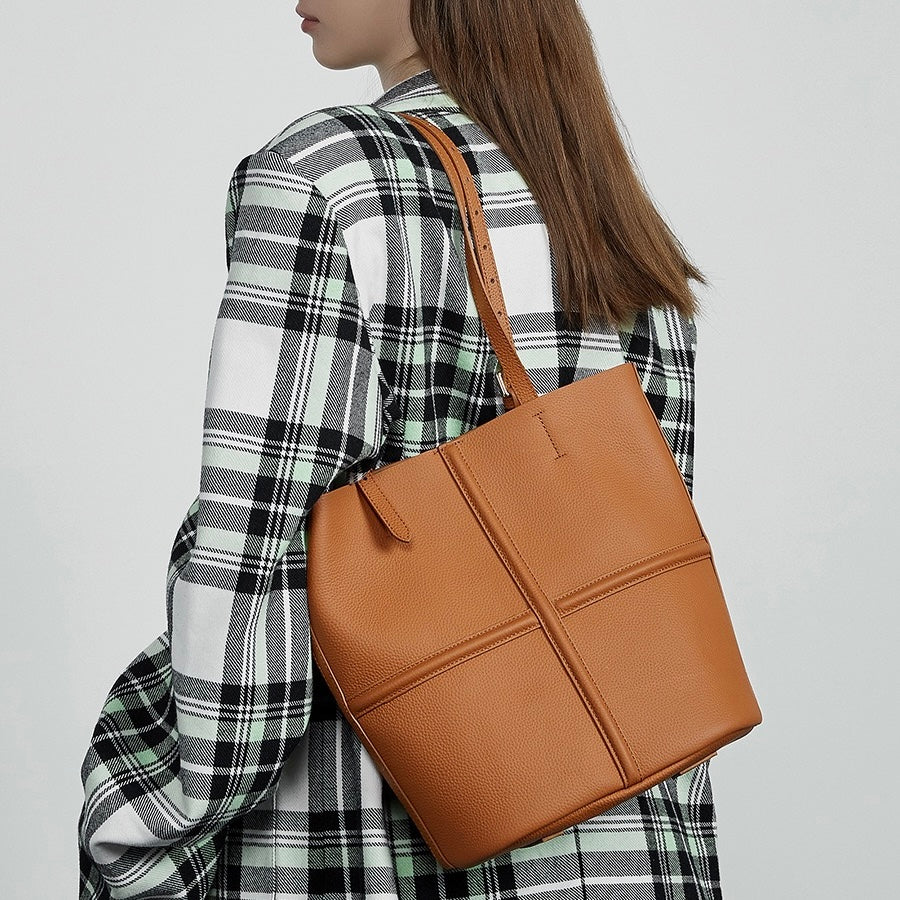 Elegant Leather Commuter Tote Bag with Pouch