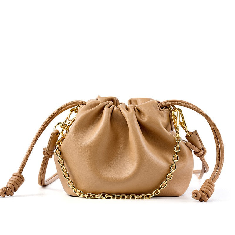Chic Cloud Bag in Genuine Leather with Detachable Chain
