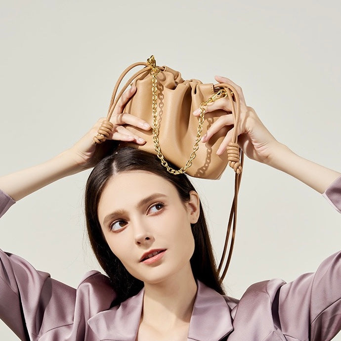 Chic Cloud Bag in Genuine Leather with Detachable Chain