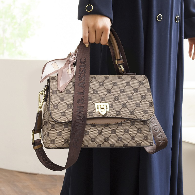 Velanci Giustina Leather Handbag: Timeless Elegance Redefined