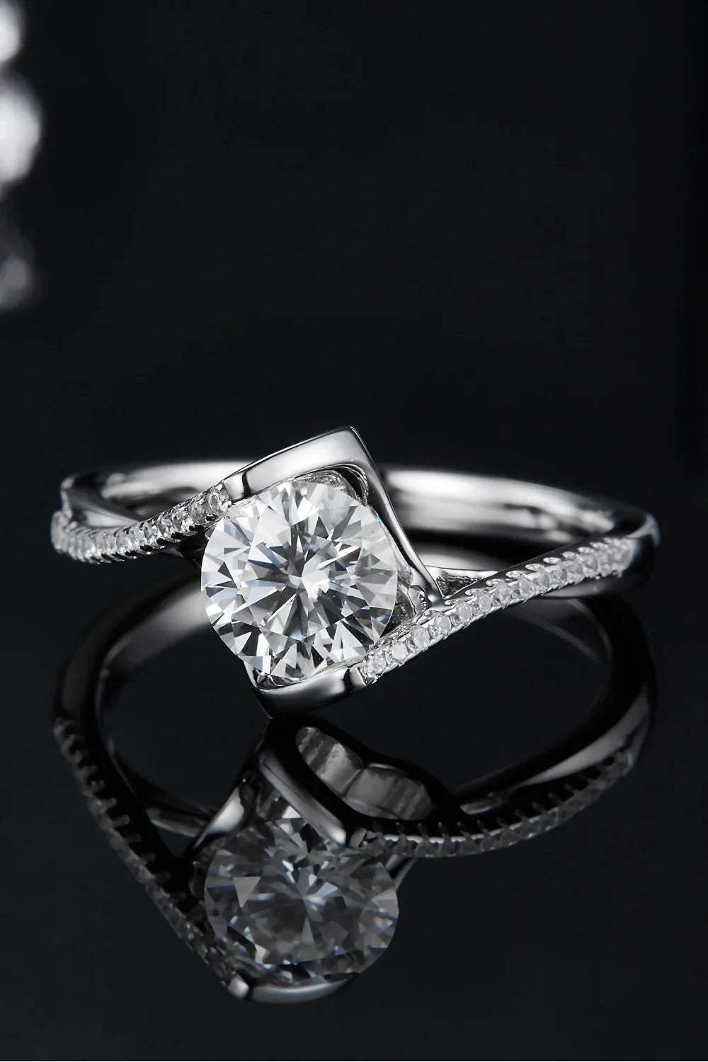 Ring Alessia - 1 Carat Moissanite Sterling Silver Twist Women's Ring Velanci