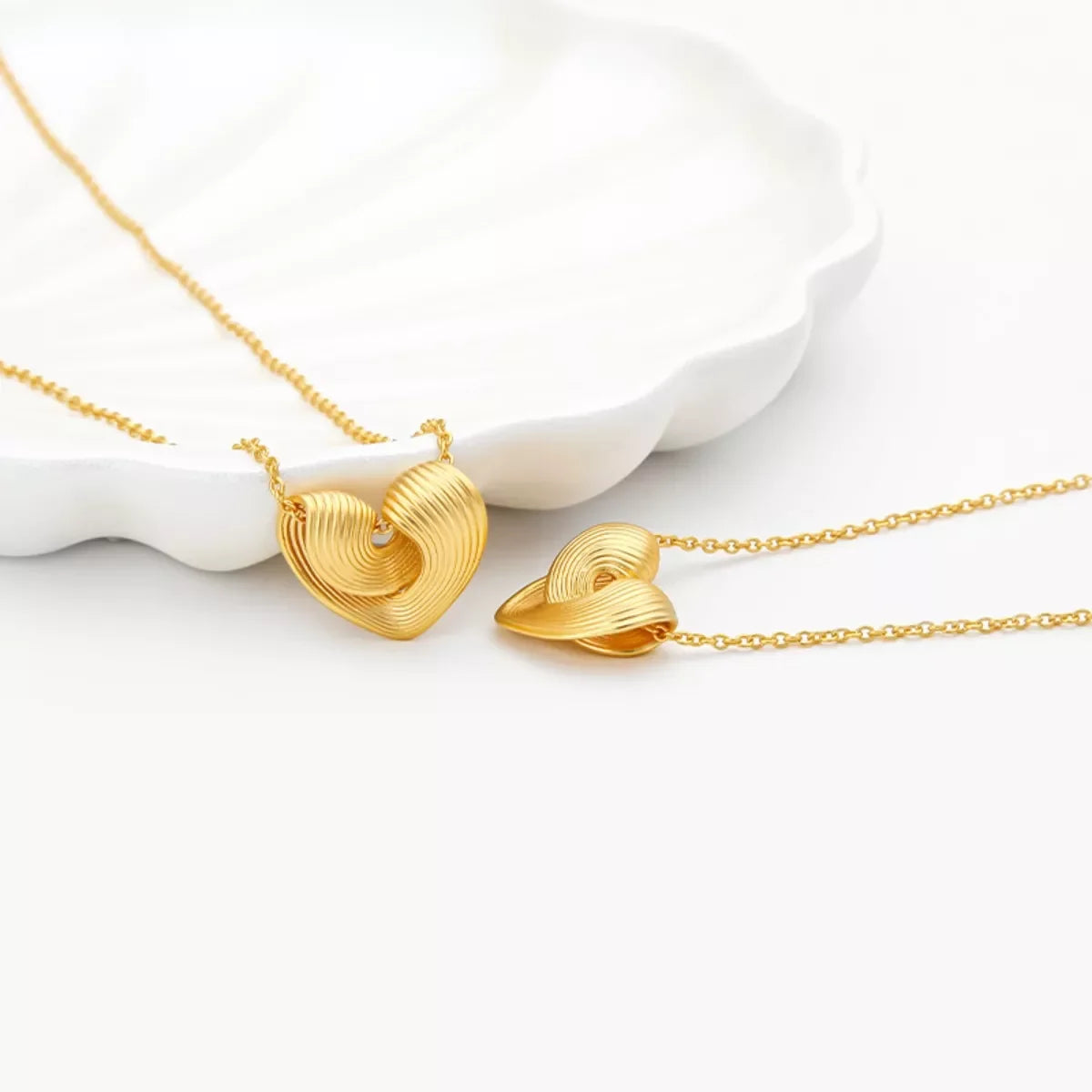 Heart Pendant Necklace - 18K Gold-Plated Adjustable Velanci