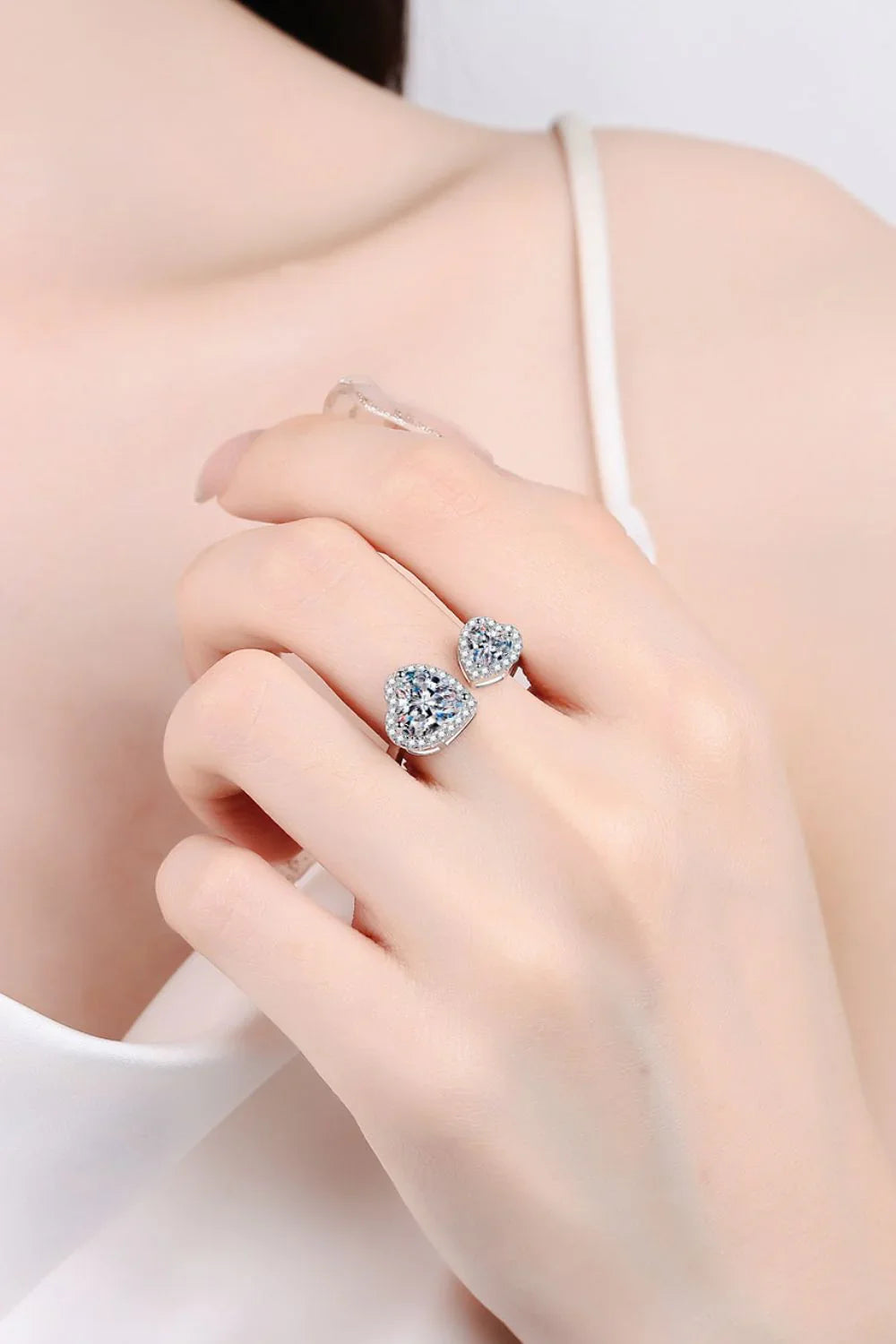 Heart-Shaped Moissanite Ring Giulia - Halo Sparkle Women's Ring Velanci