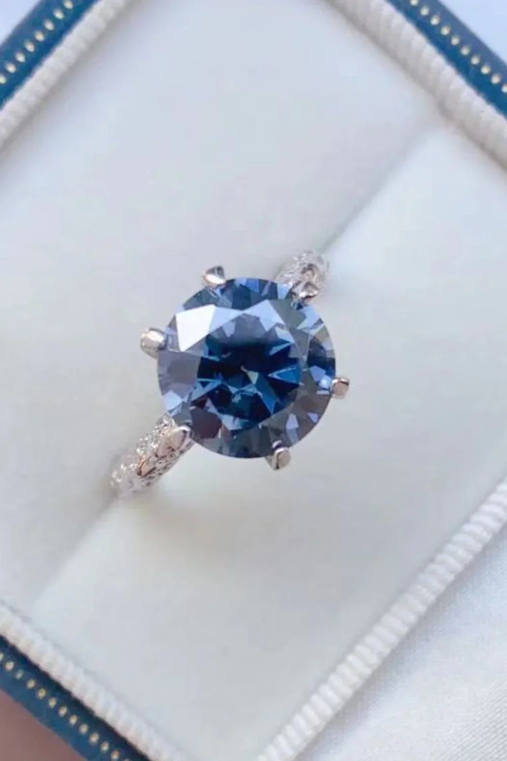 Anello Giulia - 5 Carat Moissanite Sterling Silver Shine Women's Ring Velanci