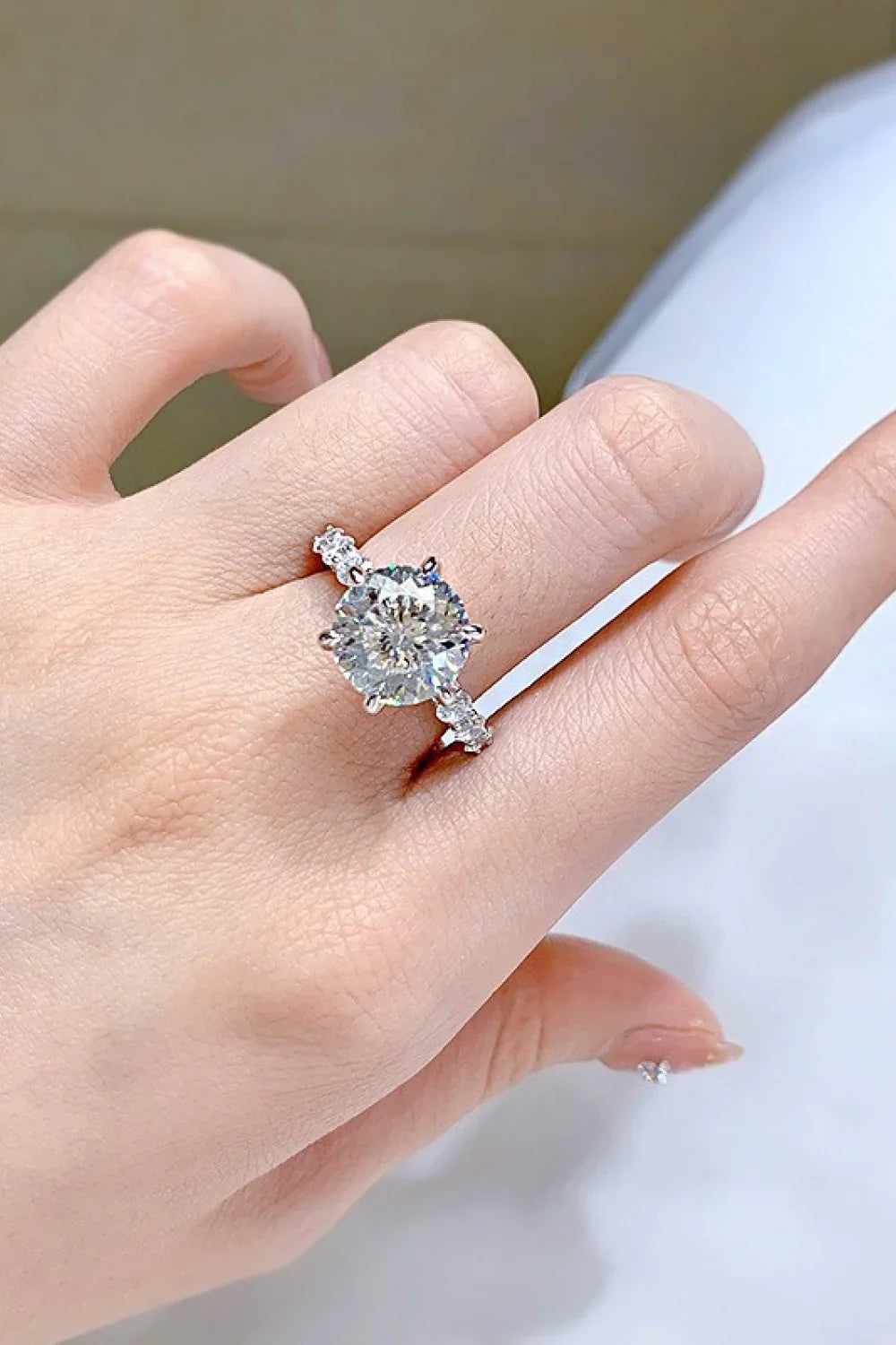 Minimalist Ring Isabella - 5ct Moissanite Halo Sparkle Women's Ring Velanci