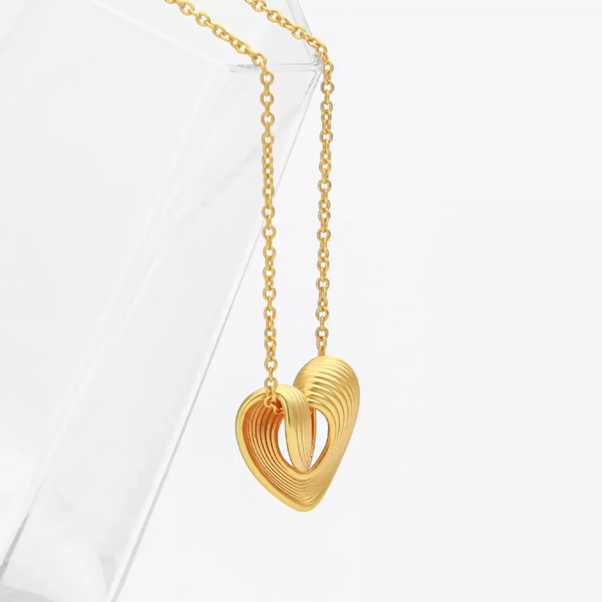 Heart Pendant Necklace - 18K Gold-Plated Adjustable Velanci