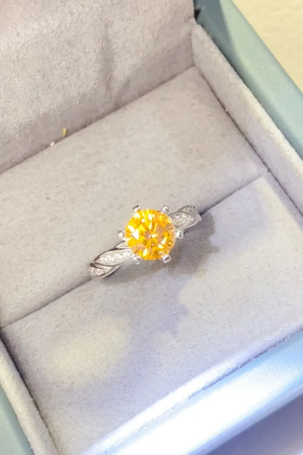 Elegant 2 Carat Moissanite Ring Giulia - Classic Glow Women's Ring Velanci
