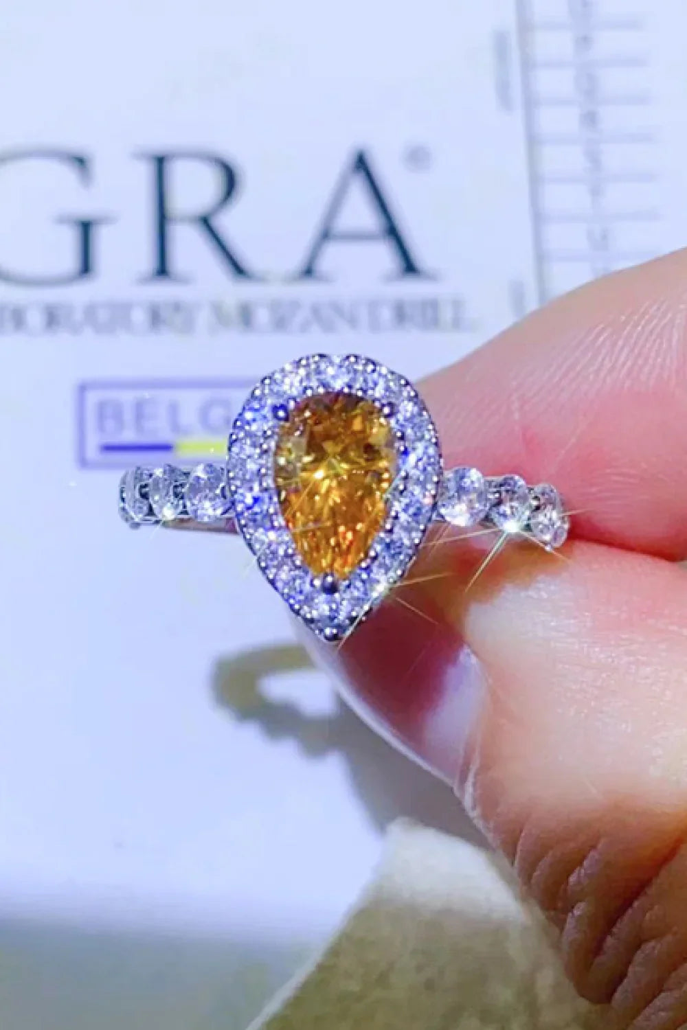Teardrop Ring Isabella - 1 Carat Moissanite Contrast Women's Ring Velanci