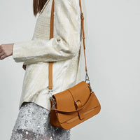 Bellissima Huntington Handbag: Timeless Elegance in Leather Velanci