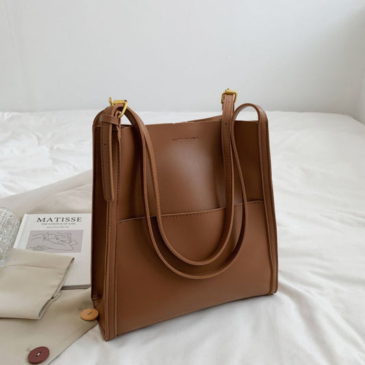 Velanci Royal Handbag: A Touch of Regal Elegance