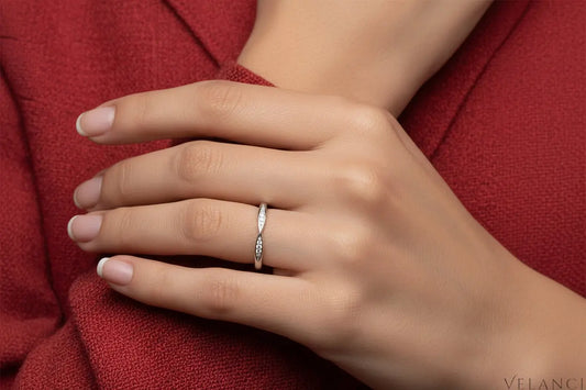 Moissanite Ring Alessia - Sleek Everyday Sparkle Accessory Velanci