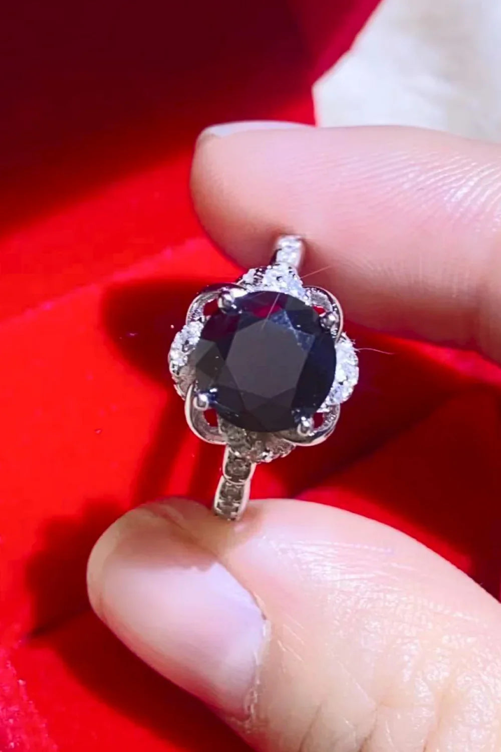 Minimalist 2 Carat Moissanite Floral Ring Lia - Black Halo Women's Ring Velanci