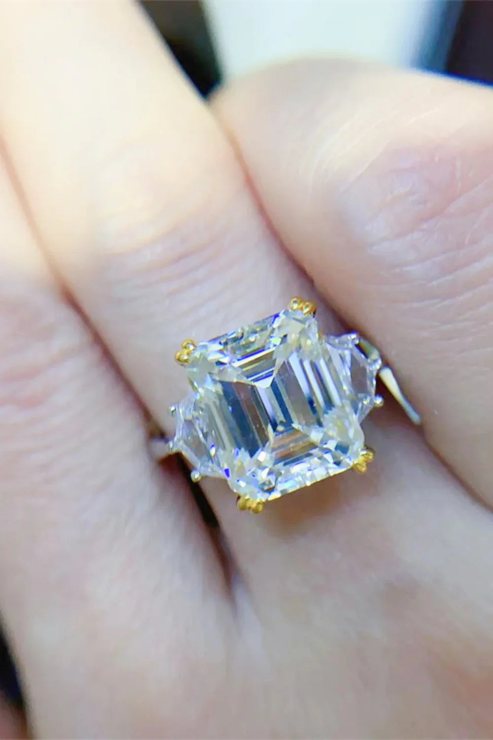 Moissanite Platinum-Plated Ring Chiara - Daily Elegance Women's Ring Velanci