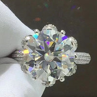 Minimalist Ring Giulia - 5 Carat Moissanite Sparkle Women's Ring Velanci