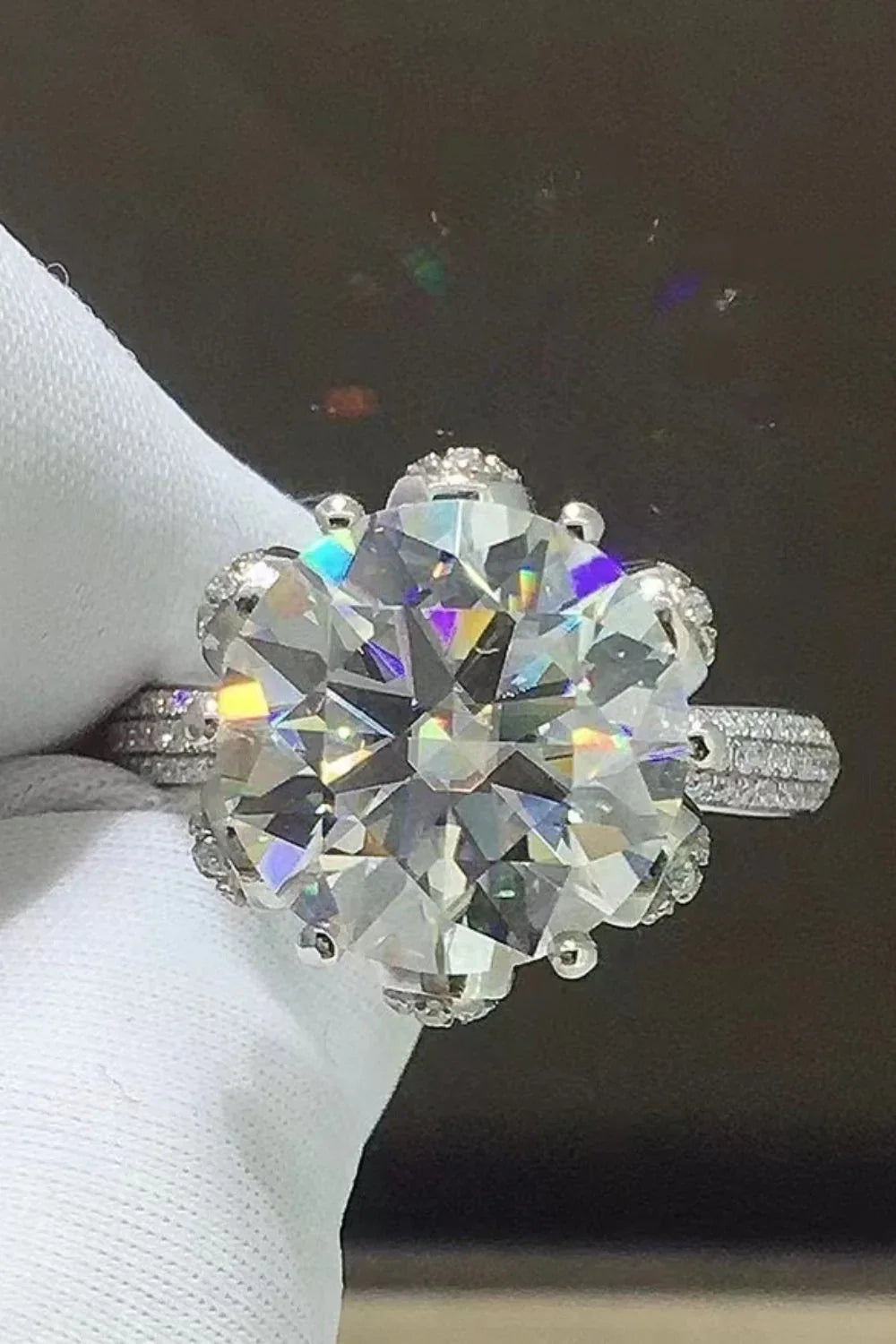 Minimalist Ring Giulia - 5 Carat Moissanite Sparkle Women's Ring Velanci