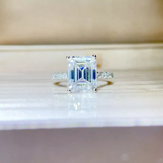 Ring Giulia - Emerald-Cut Moissanite, 5 Carat, Four-Prong Women's Ring Velanci