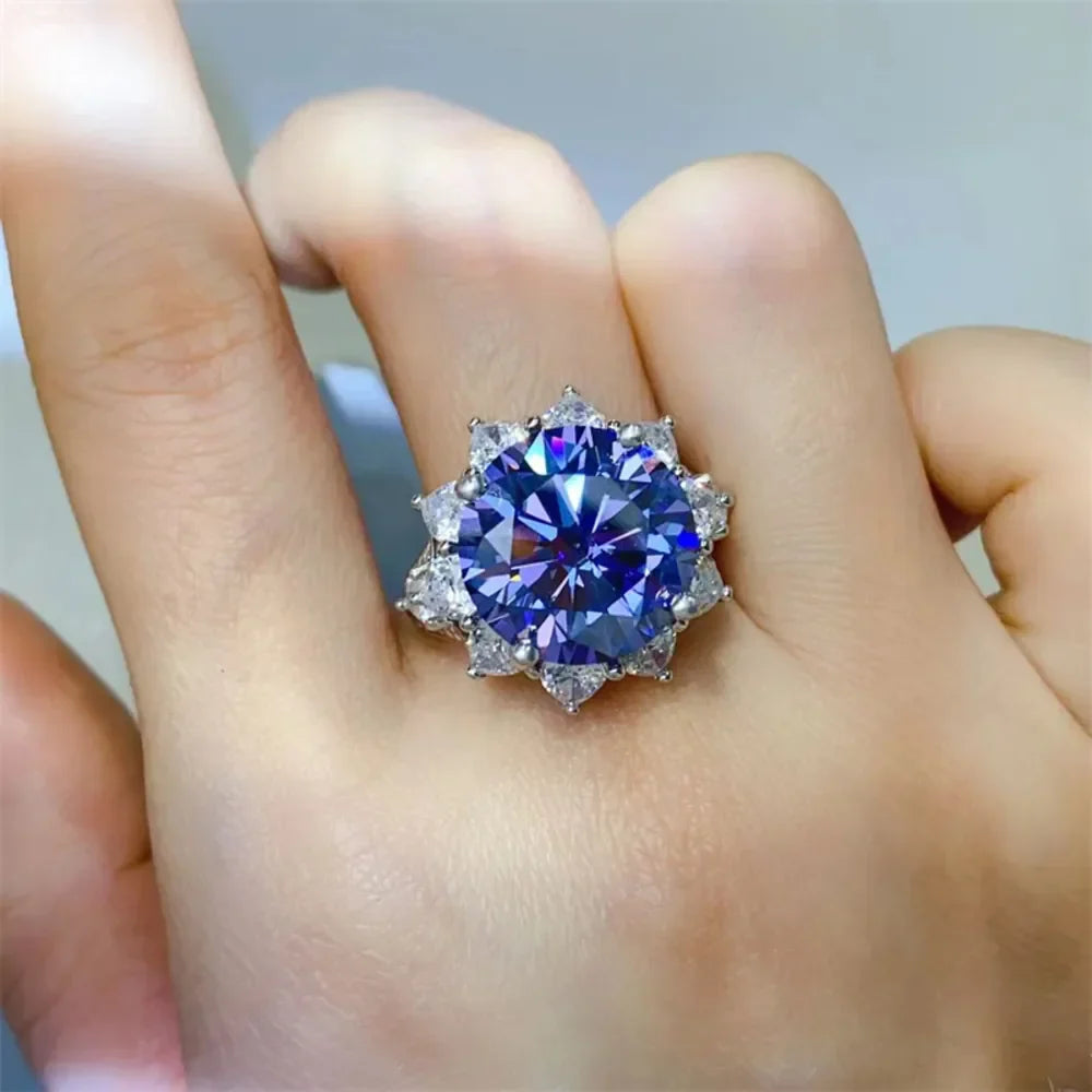 Ring Bianca - 10 Carat Moissanite Sterling Silver Halo Women's Ring Velanci
